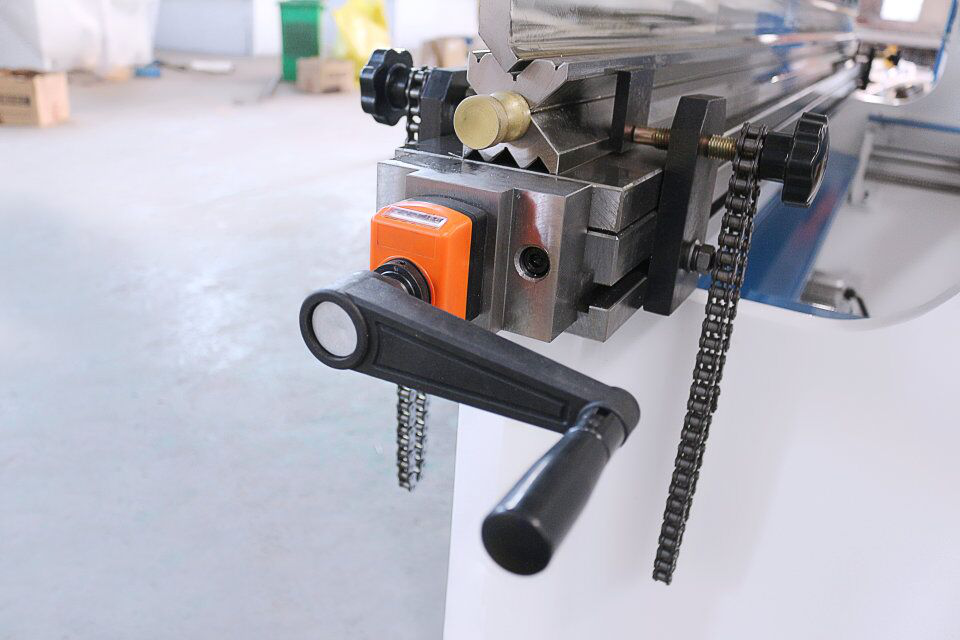 Crowning Deflection Control System for Press Brakes HARSLE