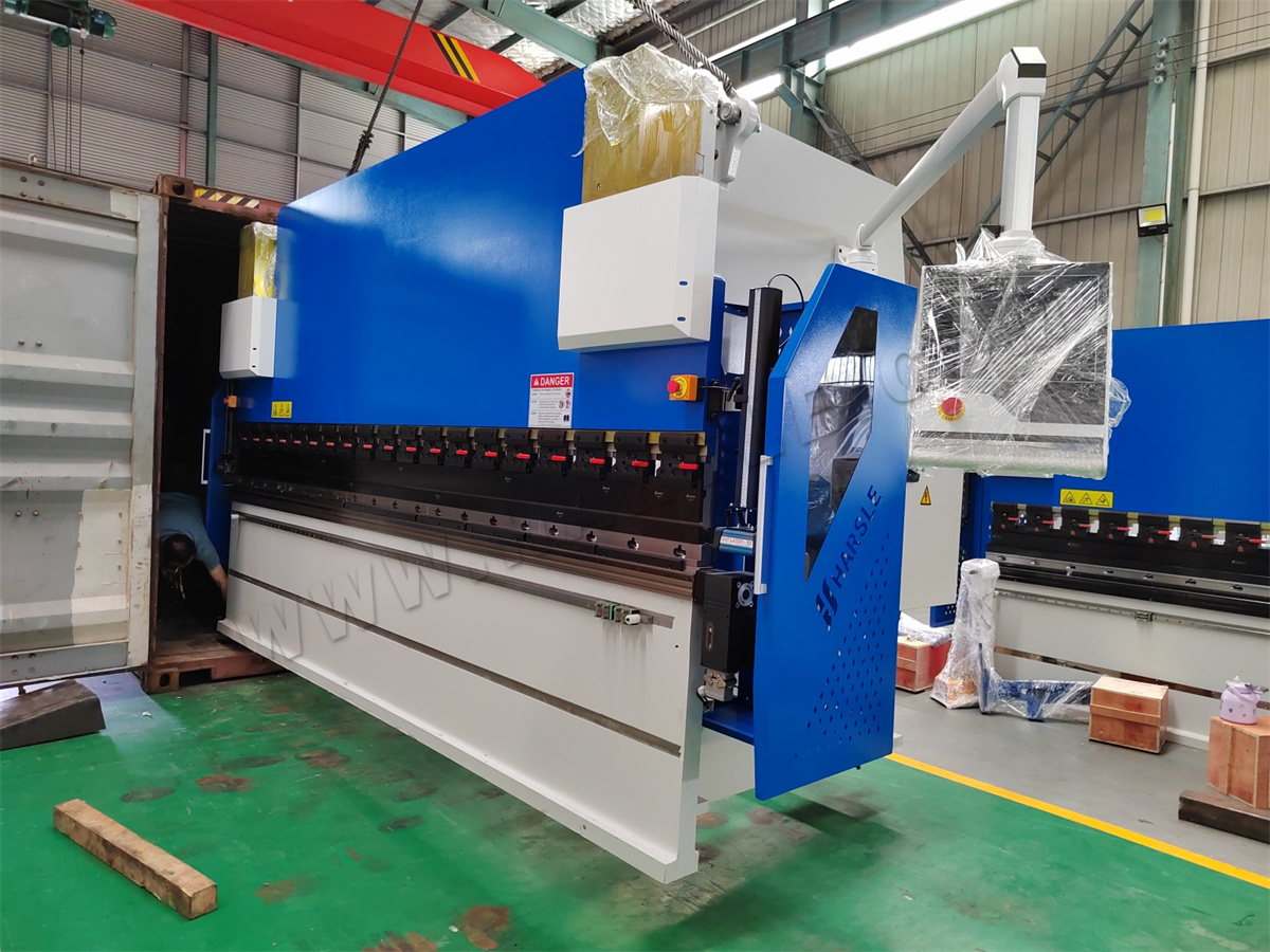 Brazil2 Sets of Guillotine Shearing Machine & 160T4000 DA53T 4+1 Axis